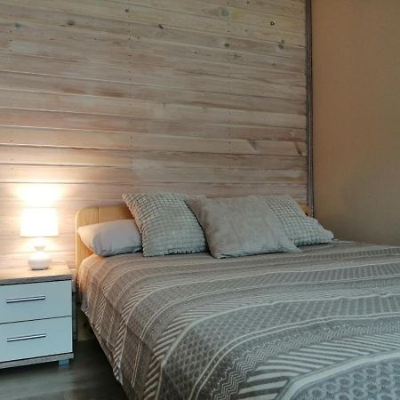 Apartamenti Miera Osta 利耶帕亚 外观 照片