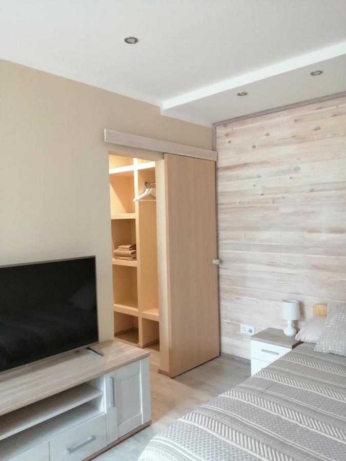 Apartamenti Miera Osta 利耶帕亚 外观 照片
